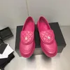 2022 bunte Loafers Kleid Schuhe Flats Top Designer Laufsteg Frauen formelle Lok Fu Schuh einfarbig einfaches Design 100 % Ledersohle enthält Box