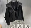 カラーファッション00女性のジャケットスプリング新しいフード付きジッパーナイロン生地コート付きトライアングルバッグトレンチコートトレンド