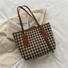 Bolsas de noite estilo moda bolsa de bolsa feminina bolsa de couro suave pacote de couro elegante lazer elegante mão mulher bolsa b096