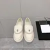 2022 bunte Loafers Kleid Schuhe Flats Top Designer Laufsteg Frauen formelle Lok Fu Schuh einfarbig einfaches Design 100 % Ledersohle enthält Box