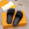 2022 slippers thick soled anti-skid waterproof sandals flat slippers lovers bathroom casual shoes