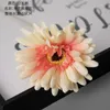 Dekorativa blommor simulering gerbera solros hem dekoration tyg konstgjord bukett falsk blomma för bröllop
