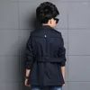 Tench Coats Boys Kids مزدوج الصدر الخندق Slim Slim Jacket Windbreaker الكلاسيكية Khaki Color Size 4-13