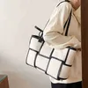 Sacs Sac en toile de grande capacité pour femmes, fourre-tout cousu contrasté, simple, à bandoulière simple, nouvelle collection 2022