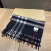 Новый топ -дизайнерский дизайнерский бренд модный бренд Scarf 100% кашемировые шарфы для зимних женских и мужских обертков Размер 180x30 см. Рождественский подарок