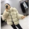 2023 Cappotto caldo moda cappotto in pelliccia sintetica da donna Nuovo cappotto invernale plus size colletto alla coreana da donna manica lunga giacca in pelliccia sintetica Gilet di pelliccia decorazioni lettera p