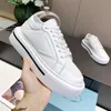 Lady Designer Casual Chaussures Triangle Semelle Épaisse Double Roue Nylon Baskets Femmes Blanc Toile De Luxe Bas Chaussures En Cuir II88