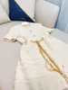 2022 Sonbahar Yuvarlak Boyun Tüvit Kuşak Elbise Fildişi Kısa Kollu Rhinestone Tek Göğüslü Elbiseler J2O3176311378