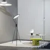 바닥 램프 이탈리아 현대 독창성 거실 램프 북유럽 예술 침대 옆 침실 연구 디자이너