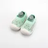 Första vandrare som inte slipar småbarnskor 2022 Summer Born Walker Children's With Soft Sole Lightweight Baby Boy Girl