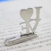 Großhandel Kreativität Silber LOVE Kartenhalter Dateien Hochzeit Tisch Sitznummer Halter Liebe Desktop Fotokarten Clip Party Tische Dekor Tarjetero LOVE Plateado