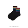 Herrstrumpor Fashionabla Mid-Calf Rainbow Striped Sports Moisture Absorption Andningsbar kort personlig Hip Hop Skate