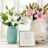 Decoratieve bloemen 5 -stcs/lot PVC Real Touch Silk Lily 3 Heads Artificial Flower For Home Decoration Wedding Decor Stage Props Fake Bouquet