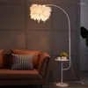 Lampadaires Lampe de salon moderne Nordic Charge sans fil avec table à thé Plume Chambre Chevet Nuit