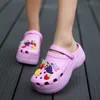 Hausschuhe Sommer Frauen Plattform Garten Sandalen Cartoon Frucht Croc Clogs Ladies Pantoffeln Peitsche auf Mädchen Strand Schuhe Moderutschen 103122h