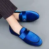 Dres Shoe New Men Slipper Leather Shoe Spring Autumn Fashion Bee Moccasin Driving Wedding Märke för män Casual Designer 220723