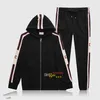 Tute da donna da uomo Felpe Tute da uomo Track Sweat Suit Cappotti Uomo Designer Giacche Felpe con cappuccio Pantaloni Felpa Abbigliamento sportivo # 680 #