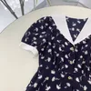 2022 Spring Sailor Collar Floral Print Panel schakelde jurk Blue Short Sleeve Knoppen met enkele borde casual jurken D2O31