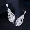 Dingle örhängen Beaqueen Brilliant White Crystal Cubic Zirconia Long Hanging Feather Bridal Wedding Accessories smycken för kvinnor E435