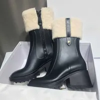 2022 Betty Rain Boot в PVC Женские дизайнерские сапоги дождевых дождевых дождевых дождевых дождевых дождей с мохером мохером высокая мода мода на открытая кроссов
