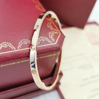 Hoogwaardige luxe liefde armband Designer sieraden gouden manchet schroef carti armbanden schroevendraaier armbanden titanium staal voor damesheren 4 mm dun met originele bagbox