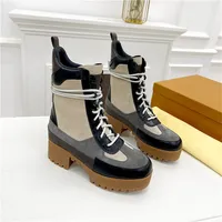 Luxury Designer Laureate Platform Desert Boots Suede Calf Leather and Patent Canvas Back Loop Treaded Rubber Outsole Martin Winter Sneakers With Original Box