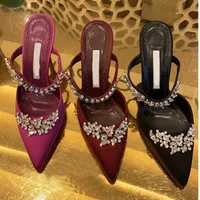 Chaussures robes à talons talons stiletto satin pantoufles de luxe Designers de luxe Sandales de décoration de cristal blées de qualité supérieure 9 cm