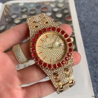 Famoso diseñador clásico de acero inoxidable de acero inoxidable Luxury Fashion Crystal Diamond Men Watches Gran Dial Quartz Clock264E