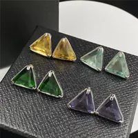 Parlak üçgen elmas cazibe küpeler mektup filigran saplamaları zümrüt kristal kulaklıklar şeker renkli kulak kasnakları kutu doğum günü hediyesi ile