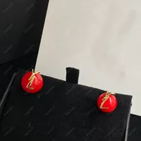 نساء أسود لؤلؤة مصمم المجوهرات الحمراء الأزرار الحمراء أقراط 925
