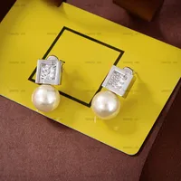 Moda kolczyka klejnot luksusowy projektant biżuterii dla kobiet męskie kolczyki 925 Srebrne pierścienie do uszu perłowego F Prezenty piercingowe Arete z pudełkiem