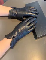 Guantes de cuero de dise￱ador de mujeres Fashion Winter Winter Warm Mittens Five Fingers Glove Gloves de piel de oveja de lujo Pantalla t￡ctil M5827950