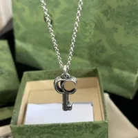 Любовное подвесное ожерелье для мужского ретро -ключевого дизайнера дизайнера свадебной вечеринки Пара подарки подарки высокое качество ожерелья моды моды Женские шикарные ожерелья