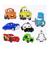 100pcslot niedlich PVC Croc Schuhschuhzauber Dekorationen Accessoires Süßes Auto Cartoon Jibz für Croc Kids Gift8788077