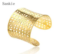 أساور Sankie واسعة الكفة أساور للنساء الفولاذ المقاوم للصدأ المجوهرات الذهب لون جوفاء سوار الإسورة