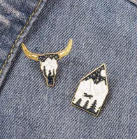 Animal Ox Head Night View Knapsack Brosches Unisex Alloy Mountain Tree Moon Lapel Pins For Camping Travel Emamel Badge Clothes Acc5416980