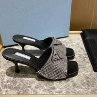 Nuovi sandali a tacco di tacco da 6 cm di cristallo nero con pannelli a triangolo cristallini per donna Solle in gomma piatta