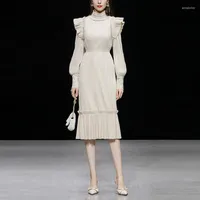 Sukienki swobodne Linda della 2023 Projektantka mody kobiety letnie modele beżowe stand-up kołnierz drewniane ucho rękawy latarni szczupłe marszczenie
