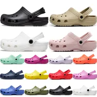 2023 Croc Clog Designer на открытых туфлях сандалий Slippers Slides Guckle Classic Mens Triple Black Blee Red Khaki Bule розовая водонепроницаем