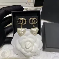 Designers de Earings clássicos Estuda Fashion Hoops Letters Luxurys Woman Heart Love 18K Brincos de ouro Brincos Acessórios Jóias para festas de aniversário de casamento Presentes de festa