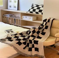 Autres fournitures de liti￨re Retro Checkerboard Couverture Black and White Large Grid Towel Counder Sofa Localiers Multifonction Aircon