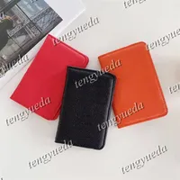 Роскошные компактные карманные мужские женские дизайнерские модные держатели модных карт Короткие сумки с несколькими кошельками Lychee Leather Embossed208f