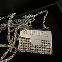 Tasarımcı mini parıltılı elmas mini flep çantaları klasik gümüş diamante metal ruj kasası donanım zinciri paralar çanta cüzdanları lüks akşam yemeği parlak crossbody çanta 6cm