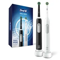 Paquete de gemelo en blanco y negro de cepillo de dientes eléctrico Oral-B Pro 1000