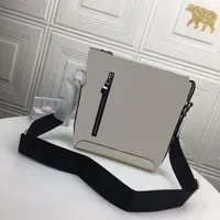 Perfect craftsmanship oblique satchel postman bag zipper smooth the quality is very good it is necessary to go shopping260U