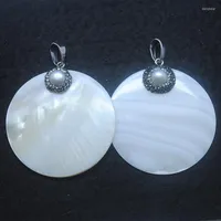 Collares colgantes 1pc naturaleza concha con perla cuentas sueltas para mujeres colgantes de forma redonda tamaño 50 mm color blanco dhinestone