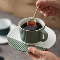 Cups Saucers Nordic Design Coffee Cup Saucer Set Keramik Luxus Kreativität Büro minimalistische Heimkubek Tassen Süß