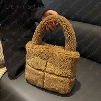 TOTES Leftwide Top Handle Bags for Women 2022 Winter Trend Designer Fashion Small Faux Fur Fur Fur Kaii Proses 012123H
