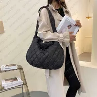 Totes 2022 Lattice Pattern Shoulder Bag Space Cotton Handbag Women Large Capacity Tote Bags Feather Padded Ladies Quilted Shopper Bag 012123H