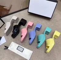 2023 Jelly Sandal Tasarımcı Terlik Kadın Şeker Renkleri Yüksek Topuk Ayakkabı Kalın Alt Terlik Platform Kauçuk Sandallar Moda Lady Loafers Açık Toe Düz